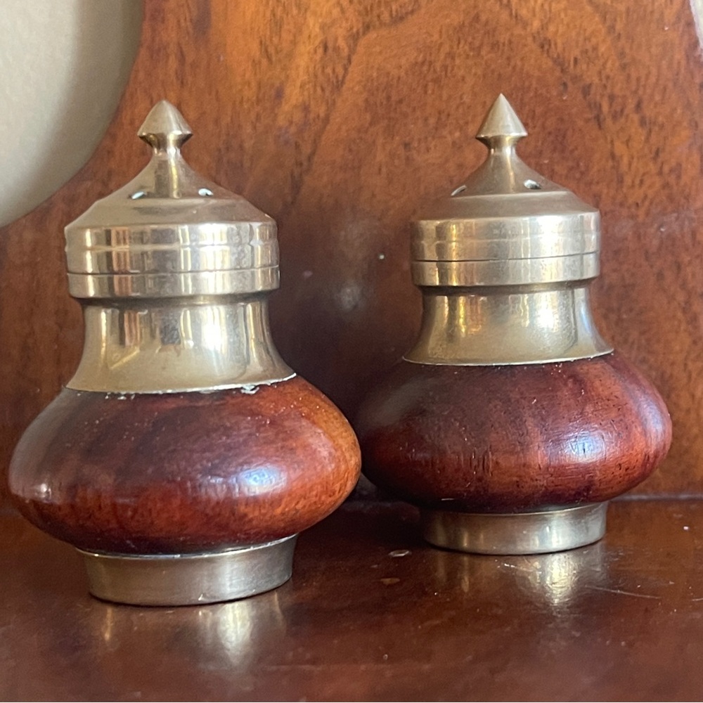 Vintage wood and brass salt and pepper shaker, small.